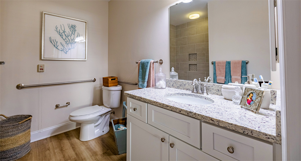 Brightwater Myrtle Beach Villa Apartment | Interior Bathroom | 2024-46